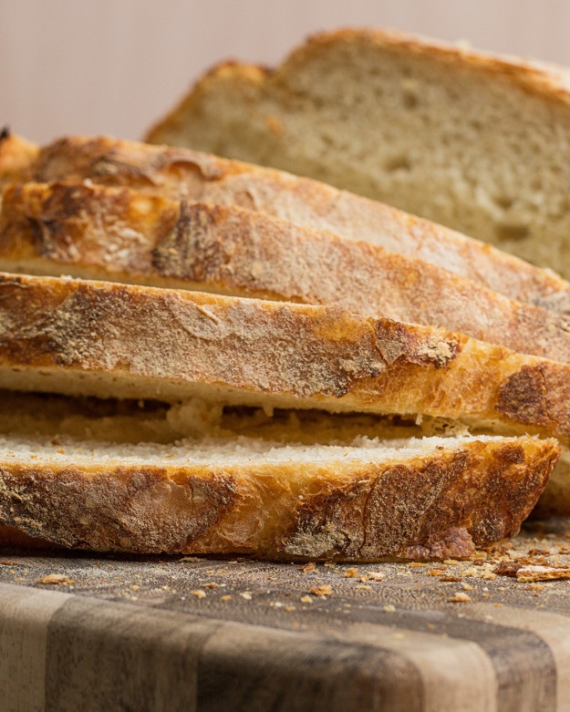 Upečte si CHRUMKAVÝ chlebík v liatinovom hrnci