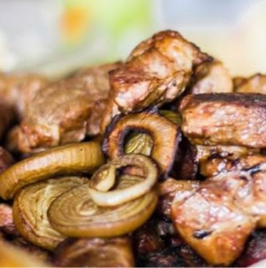 Kuracie-prsia-so-zemiakmi-s-cibuľou