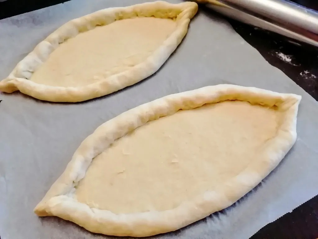 gruz-kenyerhajo-Khachapuri-2
