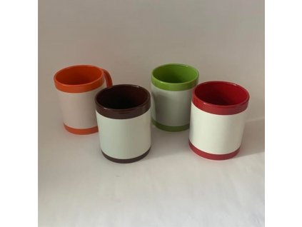 Keramický hrnček s fluoreskujúcim efektom