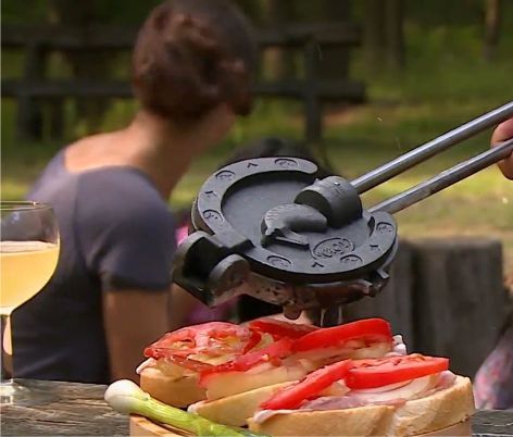 Salgokomfort Liatinové kliešte na slaninu s drevenou rukoväťou