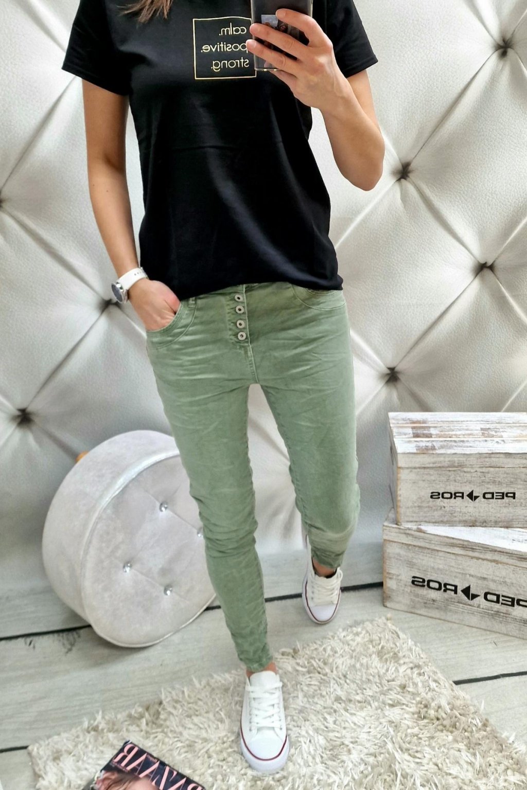 Trendy stylové dámské jeansy khaki