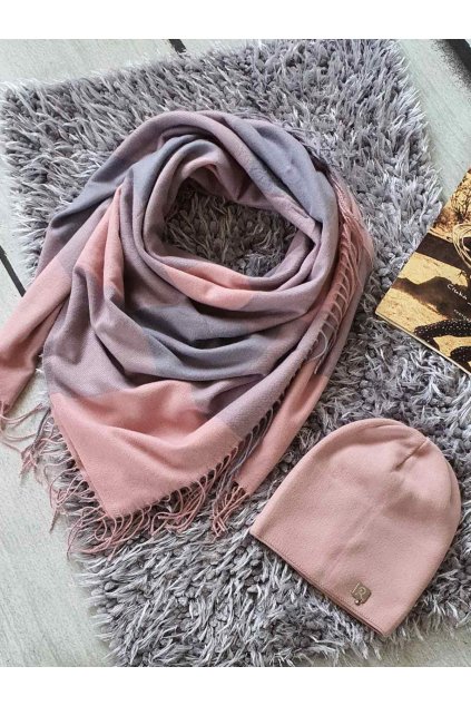 sladěný set čepice a šátku růžovošedý tip na vánoční dárek