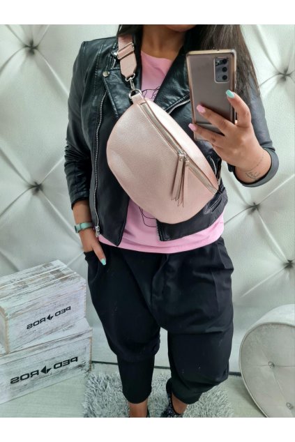 růžová crossbody ledvinka