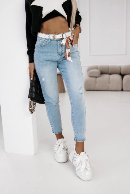 Trendy dámské jeansy s elastanem lehce trhané, světle mosdré