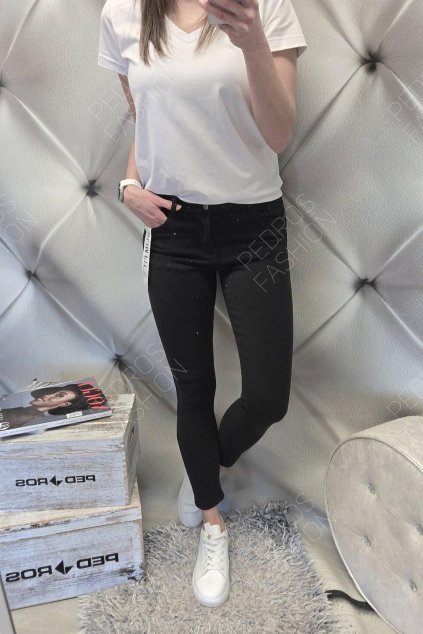 Trendy dámské jeansy skiny černé s černýmá kamínkama