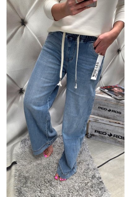 jeans s gumou v pase světle modré