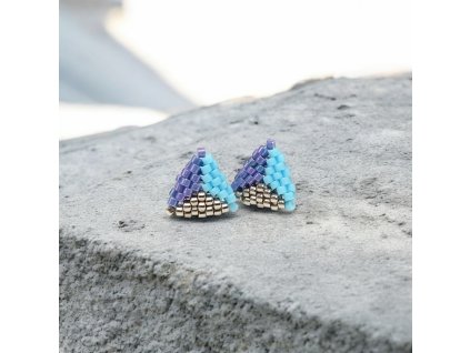 Ručně vyráběné korálkové náušnice z japonských korálků, trojúhelníkový tvar 1