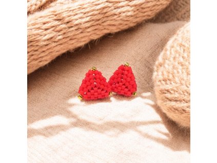 Ručně vyráběné náušnice z japonských korálků v trojúhelníkovém tvaru, červené