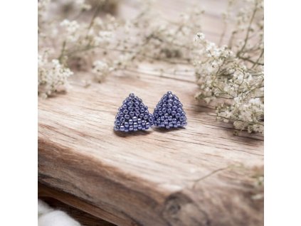 Ručně vyráběné náušnice z japonských korálků MIYUKI a TOHO v trojúhelníkovém tvaru, fialové