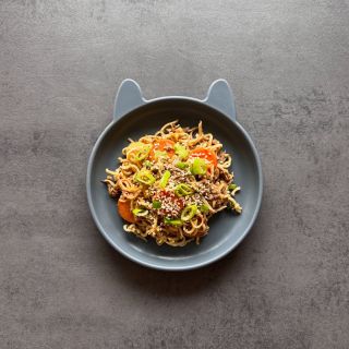 TRHANÉ KAČACIE PRSIA S REZANCAMI SUROVINY NA MARINOVANÉ KAČACIE PRSIA: * 2 kačacie prsia (cca 450 g) * 3 PL tamari sójovej...