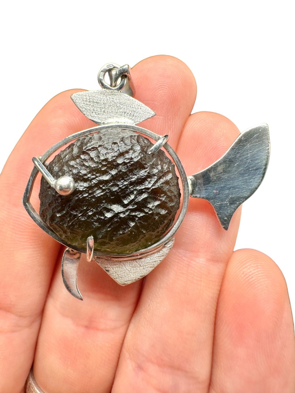 Stříbrný vltavínový přívěsek 7,7g – rybička