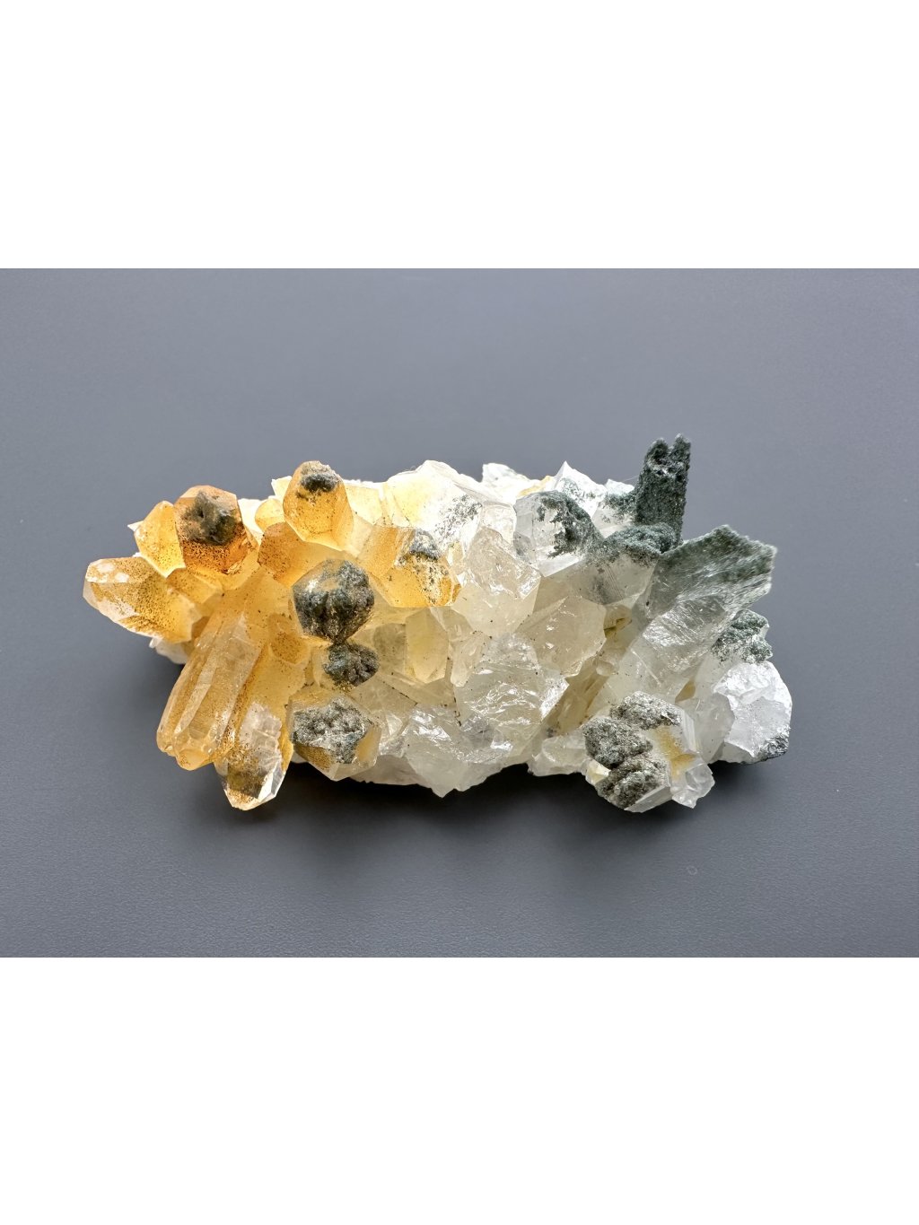 Crystal with oxide and chlorite – Santander, Colombia