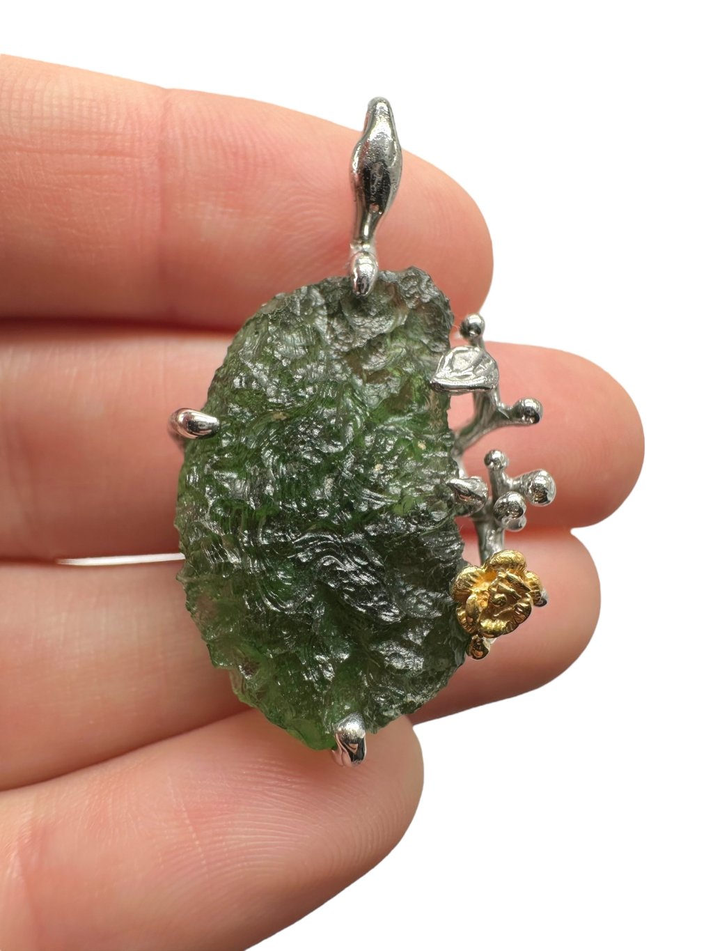 Stříbrný vltavínový přívěsek s pozlacenými prvky 8,8g