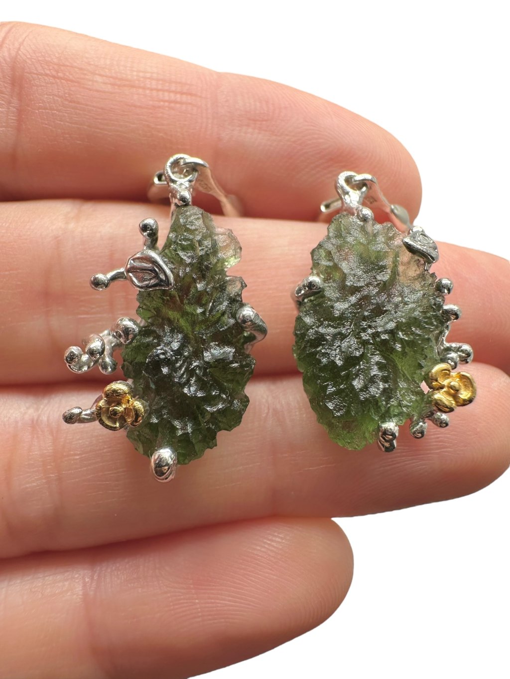 Stříbrné vltavínové náušnice s pozlacenými prvky 7,8g