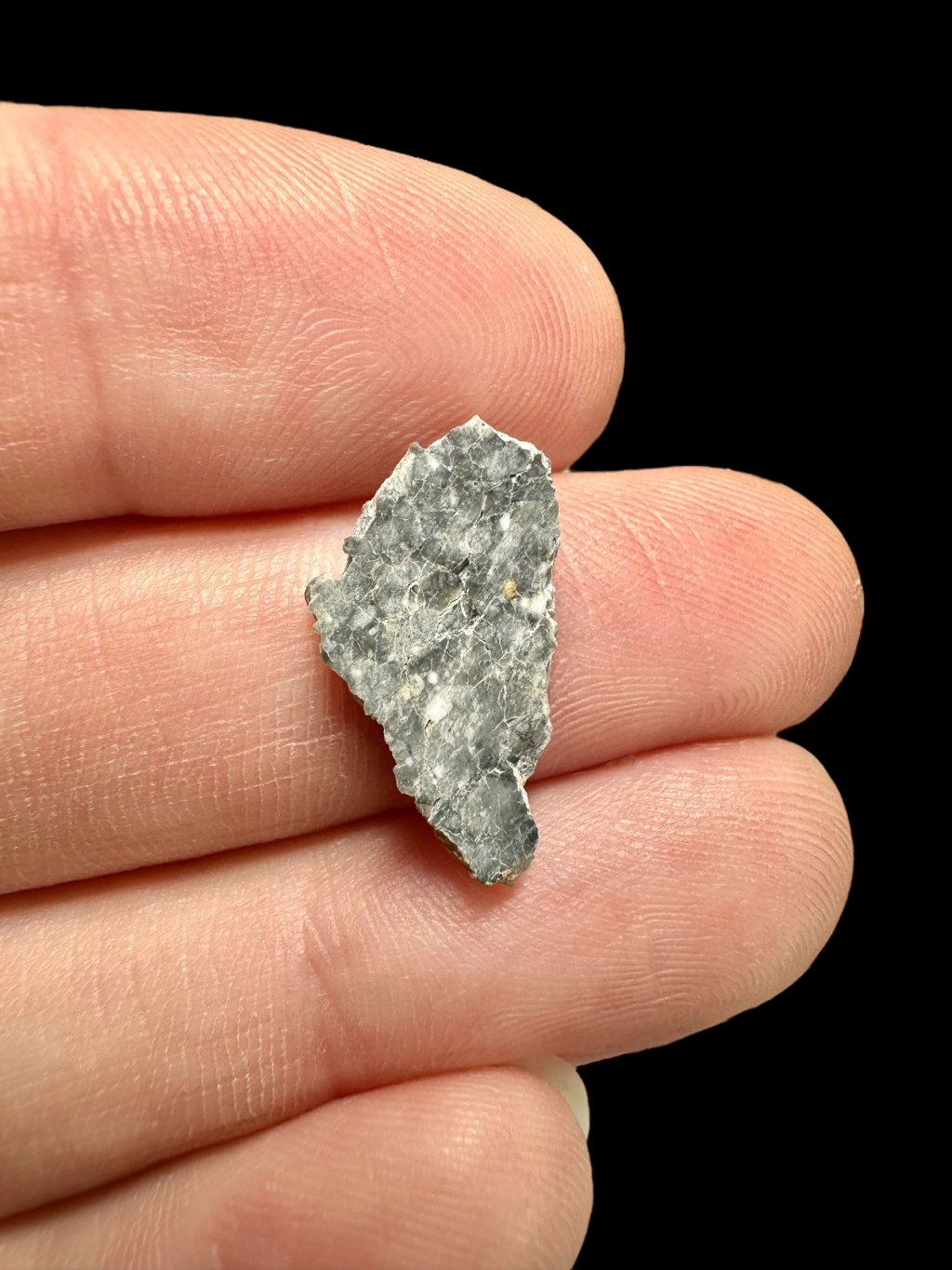 Mondmeteorit Gadamis 004 – 0,6g – Libyen