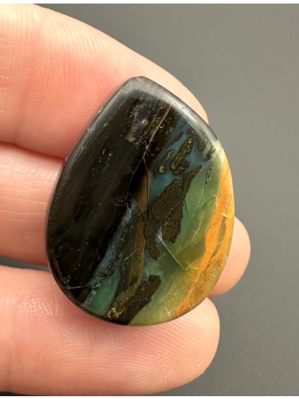 Versteinertes opalisiertes Holz mit natürlichem Kupfer – Westjava, Indonesien