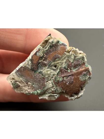 Chryzokol s přírodní mědí – Ternate, Indonésie