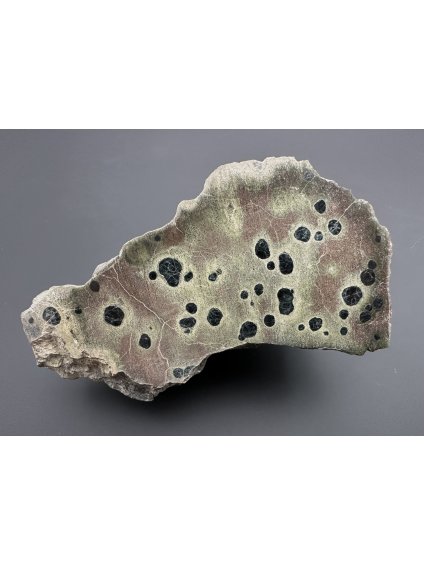 Bohemian Garnet (pyrope) – Linhorka u Stareho, CZ