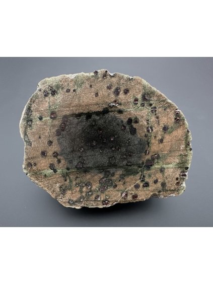 Bohemian Garnet (pyrope) – Linhorka u Stareho, CZ