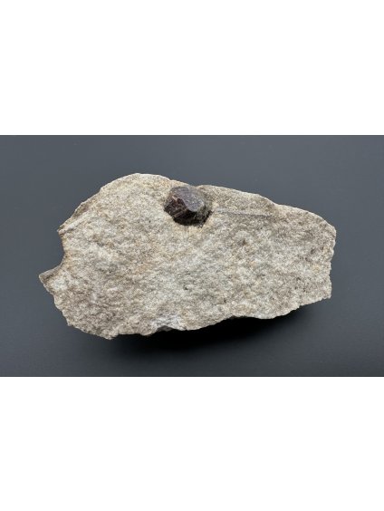 Granat (Almandin) – Malenice, CZ