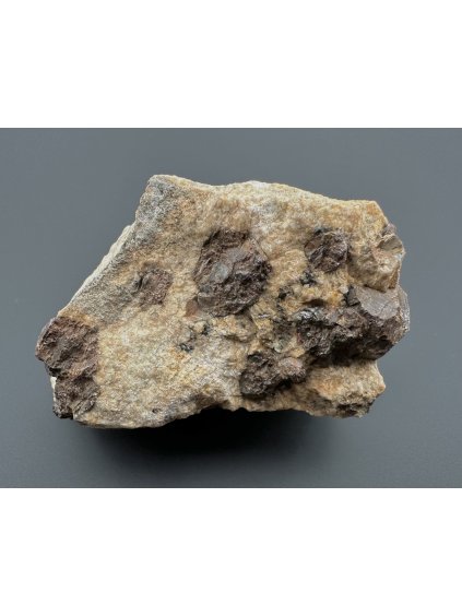 Granát (Almandin) – Malenice, ČR