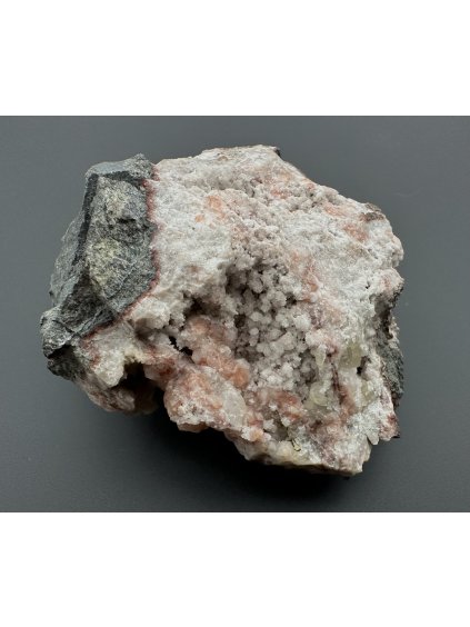 Analcime, Quartz – Studenec u Jilemnice, CZ