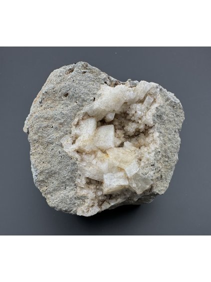 Chabazit – Repcice u Litomeric, CZ