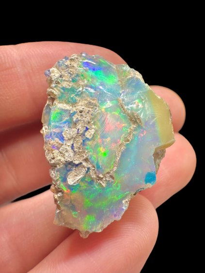 Precious opal – Welo, Ethiopia
