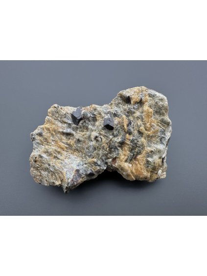 Granát (Almandin) – Annaquelle-Petrov nad Desnou, ČR