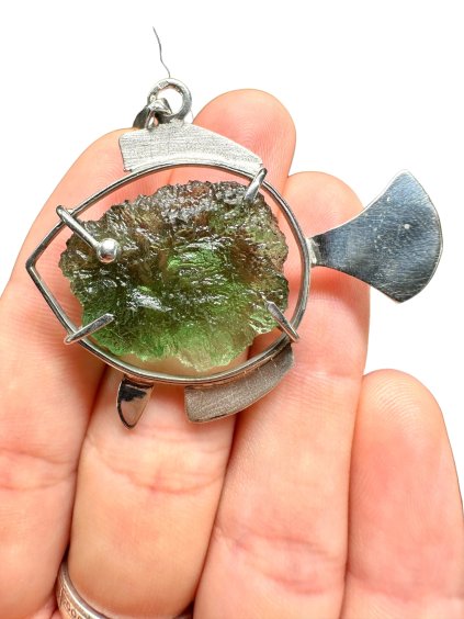 Silber Moldavit Anhänger 7,3g – Fischchen