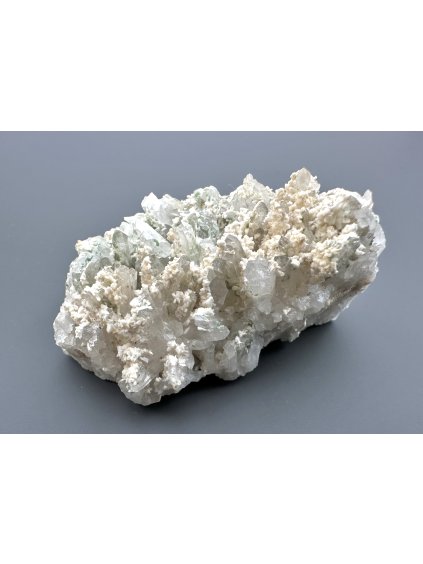 Pumpellyite with albite on crystal – Obri dul – Krkonose, CZ