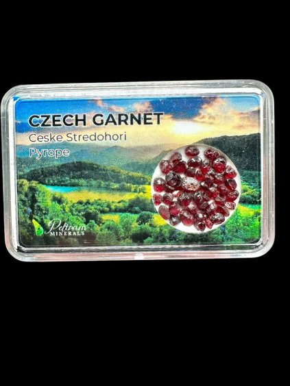 Český granát (pyrop) v krabičce – České Středohoří, ČR
