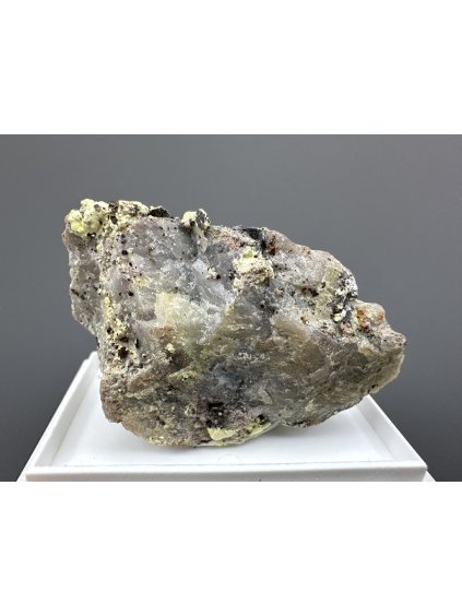 Ferrimolybdite, Molybdenite – Vrchoslav, CZ