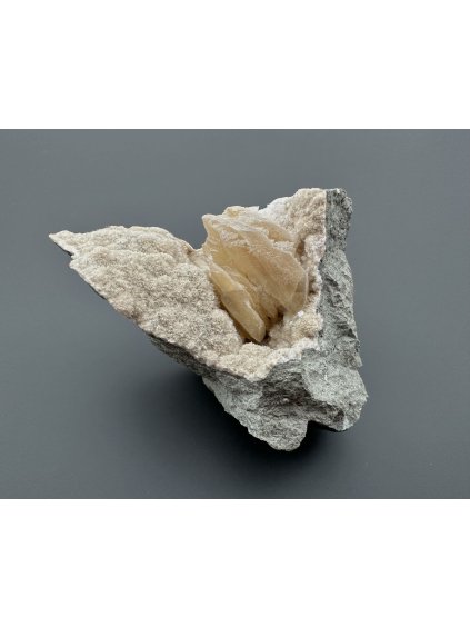 Calcite, Natrolite – Marianska Skala v Usti nad Labem, CZ