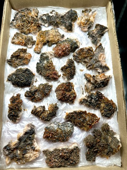 Vanadinite 5-8 cm – Morocco 1250g