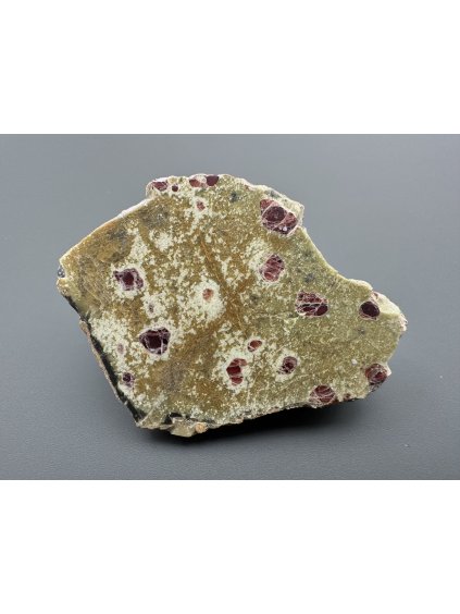 Garnet (Almandin) – Merunice, CZ