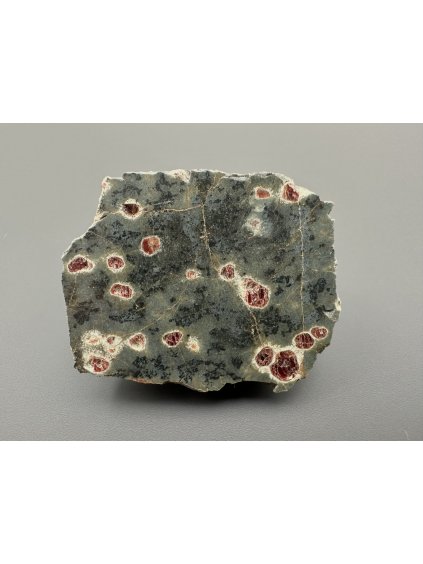 Garnet (Almandin) – Merunice, CZ