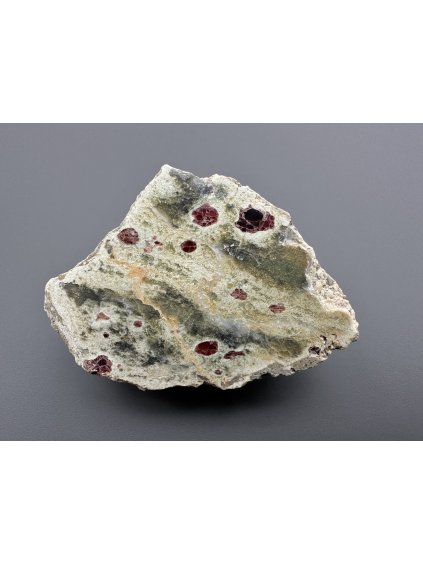 Garnet (Almandin) – Merunice, CZ