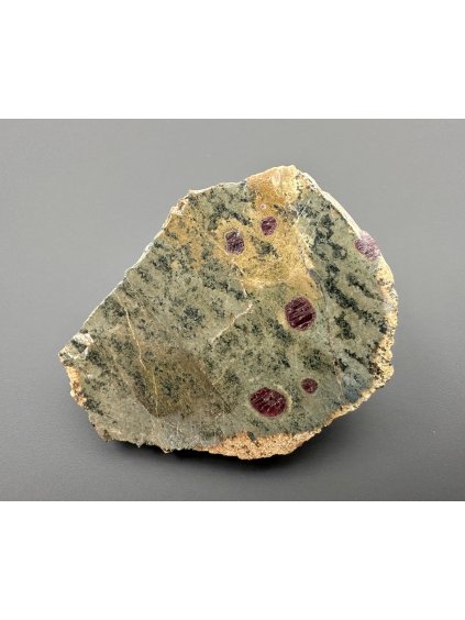 Garnet (Almandin) – Merunice, CZ