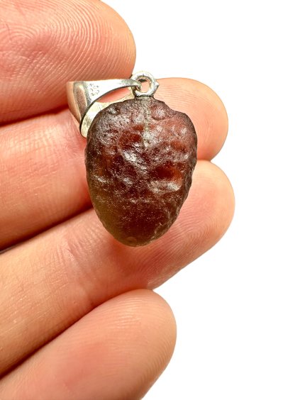 Stříbrný přívěsek z kolumbianitu