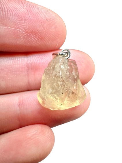 Stříbrný přívěsek z libyjského pouštního skla 2,4g