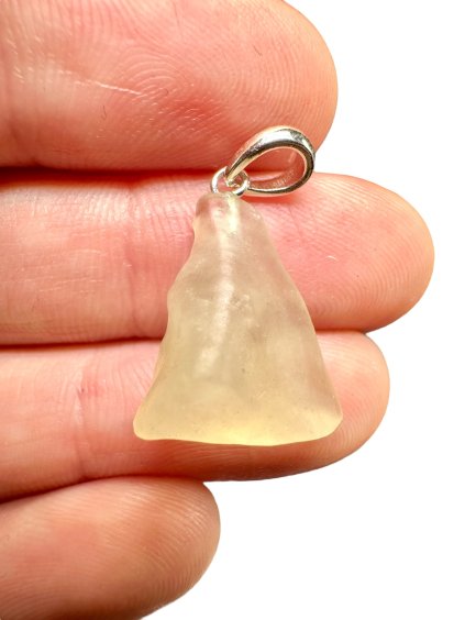 Silver pendant made of Libyan desert glass 1,8g