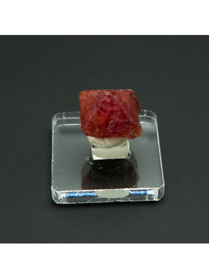 Spinel – Mogok, Myanmar