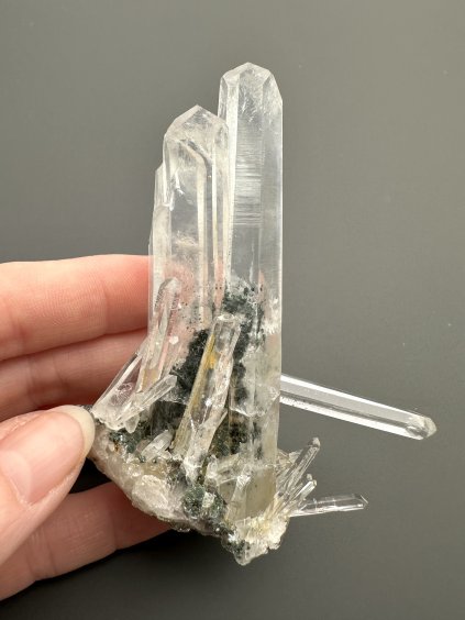 Křišťál s inkluzemi chloritu – Santander, Kolumbie