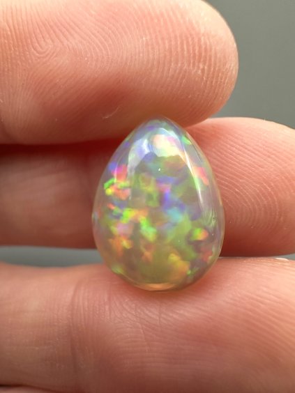 Drahý opál – Kabošon 4,6ct – Welo, Etiopie