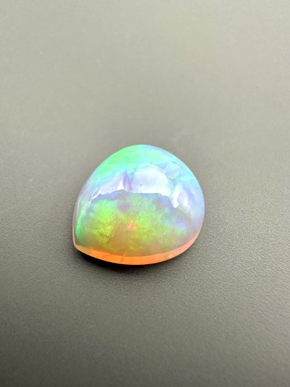Edelopal – Cabochon – Welo, Äthiopien