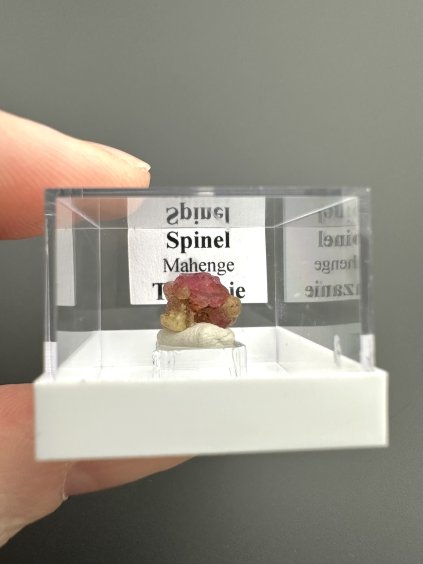 Spinel – Mahenge, Tanzánie