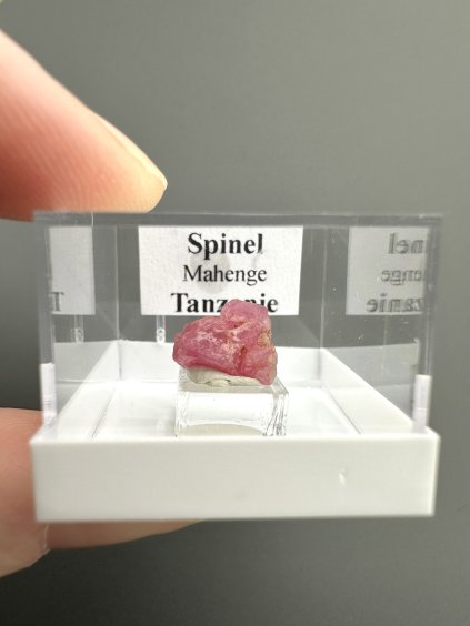 Spinel – Mahenge, Tanzánie