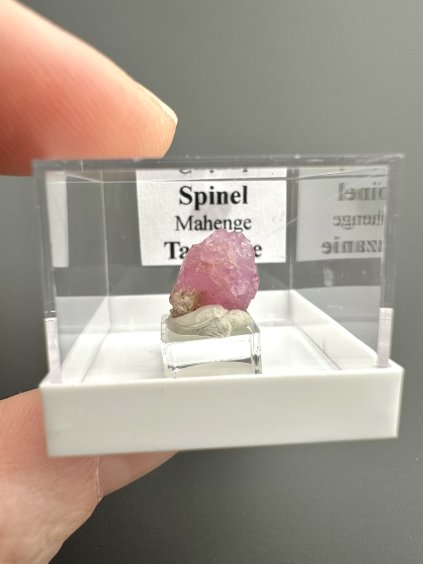 Spinel – Mahenge, Tanzánie